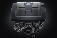 「LS500」に搭載される新設計の3.5リッターV6ツインターボエンジン。421ps/5200-6000rpmと61.2kgm/1600-4800rpmを生み出す。