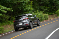 運転支援システムの機能強化も図られており、自動緊急ブレーキにはマツダ車として初めて、夜間歩行者検知機能が追加された。