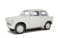 1955年に登場した「スズライト」。スズキが初めて市場投入した四輪車で、乗用車としての居住性や、積載性、動力性能など、さまざまな面において実用に耐えうる初の四輪軽自動車となった。