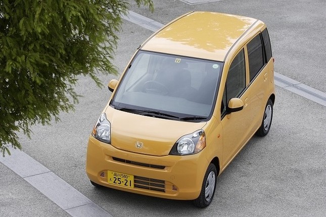 【スペック】ライフ G:全長×全幅×全高=3395×1475×1610mm/ホイールベース=2420mm/車重=810kg/駆動方式=FF/0.66リッター直3SOHC 6バルブ(52ps/7100rpm、6.1kgm/3600rpm)/価格=103万4250円(テスト車=106万5750円/ウォッシャー付リアワイパー+運転席ハイトアジャスター+親水/ヒーテッドドアミラー&フロントドア撥水ガラス+チルトステアリング=3万1500円)