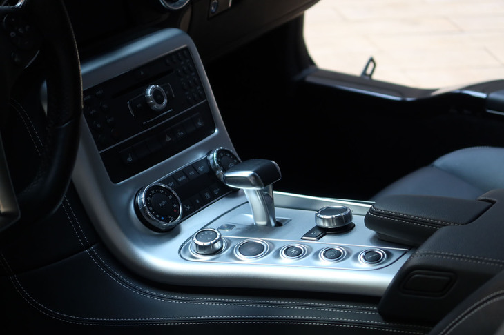 「メルセデスAMG GT63 4MATIC+ クーペ」の発表会場に展示された「メルセデス・ベンツSLS AMG」。