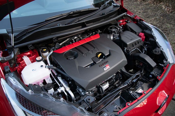 1.6リッター直3ターボの「G16E-GTS」エンジンは最高出力272PSと最大トルク370N・mを発生。燃料はプレミアムガソリンが指定されている。