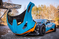 「ウラカンSTO」では、バンパーとボンネット、フェンダーを一体化した「Cofango(コファンゴ)」と呼ばれる前ヒンジで大きく開く、カーボン製のフロントセクションが採用されている。