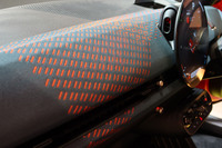 インストゥルメントパネルには、リサイクルポリエステルで編んだニットがあしらわれる。