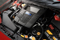 「レヴォーグ2.0GT-S EyeSight」に搭載される「FA20」型2リッター水平対向4気筒ターボエンジン。「WRX S4」にも搭載されるもので、300psの最高出力と400Nmの最大トルクを発生する。