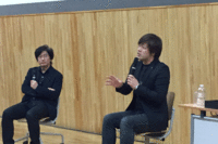 暦本教授と平野啓一郎さんとの対談の様子。平野さんは、クルマの未来について、明るい展望を示唆した。