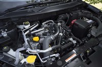 すでに「ルーテシア」などでおなじみの1.2リッター直4ターボエンジン。「カジャー」はルーテシアよりも車重が190kg重いため、最高出力が118psから131psへと強化されている。