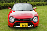 顔つきは往年の「S500」「S600」「S800」など「Sシリーズ」のようでもあり、「N360」をモチーフにした「N-ONE」のようでもある。だが正直なところ、これを見て筆者が真っ先に思い出したのは3代目「スズキ・フロンテ」(LC20)の初期型だった。