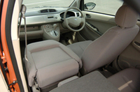 【東京モーターショー2005プレビュー】違う顔のスバル R2の画像