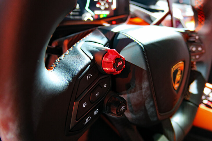 ランボルギーニ・レヴエルト(ステアリングスイッチ)