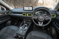 「フィールドジャーニー」のインテリア。ライムグリーンで飾られたエアコン吹き出し口が目を引く。