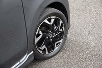 タイヤサイズは165/55R15で、テスト車にはブリヂストンの低燃費タイヤ「エコピアEP150」が装着されていた。