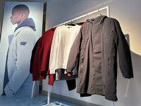 「ファッション」「機能性」そして「スポーツ」がアルファタウリのキーワード。中央のセーターは島精機製の3D丸編み機を駆使したプロダクト。