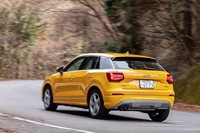 ステアリングの操作に合わせ、フロントノーズがスッとインに入り込むハンドリングは、ホットハッチもかくやというもの。「Q2」の走りは、SUVというカテゴリーから想像する以上にスポーティーだった。