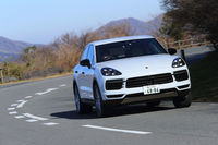 「5人のためのスポーツカー」とアピールされる新型「カイエン」。同モデルとしては初の後輪操舵システムも用意されている。