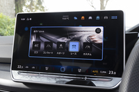 ドライブモードはご覧の5種類。「走行プロファイル」の文字の後ろにはだいぶ余裕があるが、なぜ半角カタカナを使っているのだろうか。