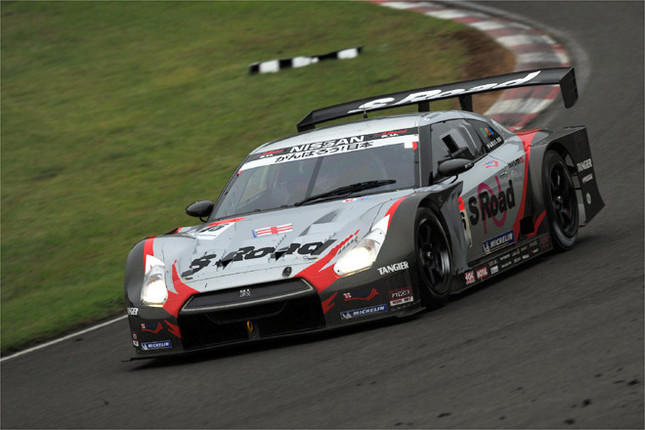 予選1位から優勝を手にした、柳田真孝/ロニー・クインタレッリ組のNo.46 S Road MOLA GT-R。