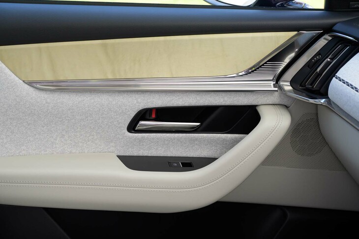 マツダCX-80 XDハイブリッド プレミアムモダン(ドアトリム)