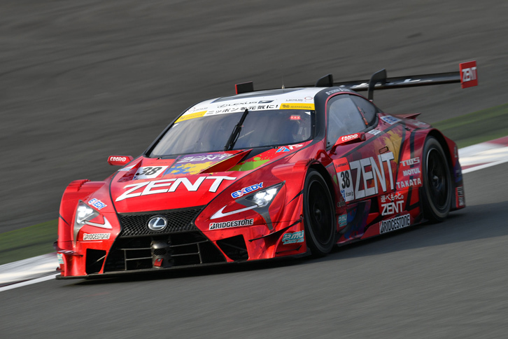 ポールポジションからのスタートでレースを制した、立川祐路/石浦宏明組のNo.38 ZENT CERUMO LC500。