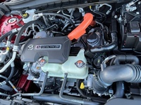 「MX-30ロータリーEV」のボンネットの下にはマツダのご神体が積まれている。