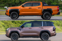 現行型「トライトン」(上)と新型「パジェロ」(下)のサイドビューの比較。
