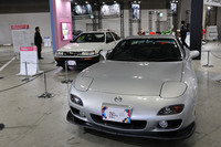 1991年にデビューした「マツダRX-7(FD3S)」と1983年に登場した「トヨタ・カローラ レビン1600GT」。