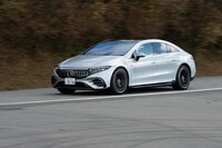 電動パワートレイン「eATS」を前後に搭載。通常時のシステム出力658PSもすごいが、レーススタート時には761PSにまで高められる。