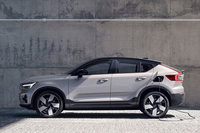 EVの大幅なラインナップ拡充をもくろむボルボ。2021年6月に発表された「C40リチャージ」は、その嚆矢(こうし)となるモデルで、ボルボ初のEV専用プラットフォームを採用。同年秋の生産開始が予定されている。