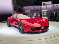 どこからどう見ても正統派スーパーカーのようなスタイリングが美しい!