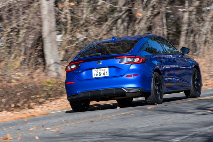 基本的にシリーズハイブリッドで走る「シビックe:HEV」のモーター出力は184PS。FFのみの設定のため、4WDを望む場合はSUV版ともいえる「ZR-V」を選ぶことになる。