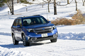 ストロングハイブリッドか1.8ターボか　新型「フォレスター」の悩ましいパワートレイン選択に雪道で決着をつける