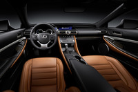 「RC300h」のインストゥルメントパネルまわり。