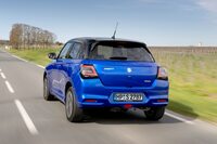 「スイフト」は停止状態から100km/hまで12.5秒で加速。しっかりとしたサスペンションが路面状況を常に伝える。