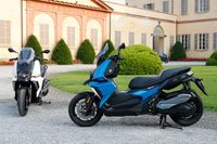 2017年11月にEICMAミラノショーで世界初公開された「BMW C400X」。BMWのスクーターとしては、「C650」シリーズや「C600スポーツ」よりコンパクトなエントリーモデルとなる。