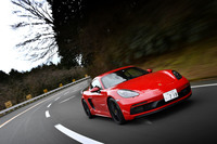 4リッターの水平対向6気筒自然吸気エンジンをリアミドに搭載する「718ケイマンGTS 4.0」は、2020年2月19日に日本への導入が発表された。