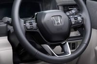 「エアーEX」に採用される本革巻きステアリングホイール。