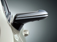 「ES」にはカメラによる映像をドアミラーの代わりとする「デジタルアウターミラー」がオプション設定されている。