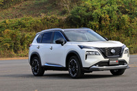 NISMOのスタッフいわく、「エクストレイル」の試乗車に装着された機能パーツはマフラーとエアロのみ……とのことだったが、その走りは実によくまとまっていた。