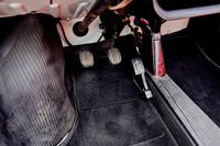 ベース車の4段MTはそのまま残されているが、パワーユニットは1回転目から最大トルクを発生させることができ、エンストもしない電動モーターなので、操作する必要はなし。基本は3速に入れっぱなしでOKだ。