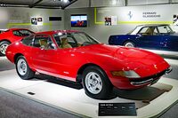 4.4リッターのV12エンジンをフロントに搭載した「365GTB/4」。ペットネームの“デイトナ”は、このクルマのデビューイヤーである1967年のデイトナ24時間レースで、フェラーリが表彰台を独占したことから自然と呼ばれるようになったものだという。