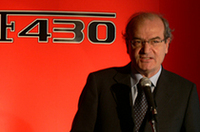 駐日イタリア大使のマリオ・ボーヴァさん挨拶では、「東京国立博物館で2500年前の彫刻である<躍るサテュロス>の展示が行われていますが、イタリアにはそのように長い芸術の歴史があります。それは、いまフェラーリという形で日本の皆さんにご覧いただくことができます。パリサロンでの発表直後、日本でもすぐに100人以上の方から予約注文が入ったと聞いています。今申し込んでも、納車まで3年待ちという話です。急いでください!」と話していた。