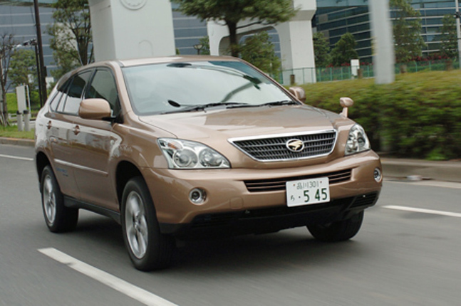 【スペック】全長×全幅×全高=4755×1845×1690mm/ホイールベース=2715mm/車重=1980kg/駆動方式=4WD/3.3リッターV6DOHC 24バルブ(211ps/5600rpm、29.4kgm/4400rpm)、フロント交流モーター(167ps/4500rpm、34.0kgm/0〜1500rpm)、リア交流モーター(68ps/461〜5120rpm、13.3kgm/0〜610rpm)/価格=462万円(テスト車=501万600円)