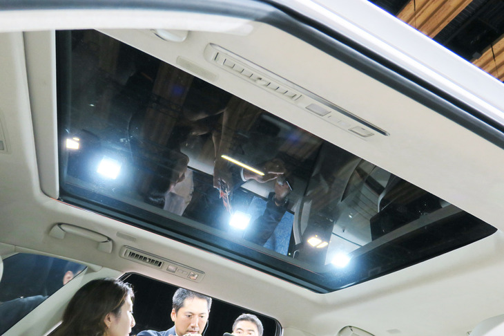 トヨタ・センチュリー(パノラマサンルーフ)