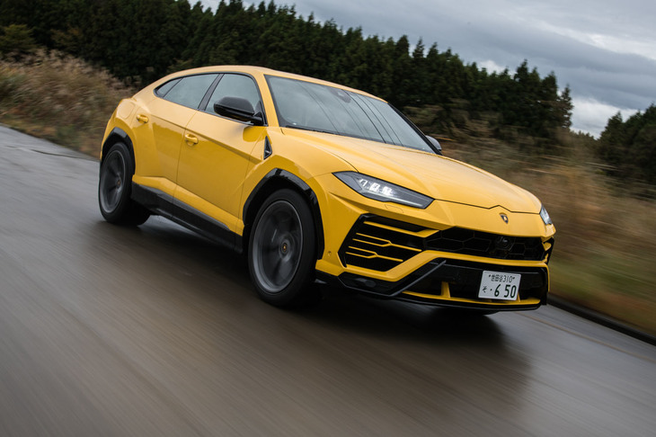 400kmあまりを走行した今回のテストでは、60リッターのハイオクガソリンを消費し、満タン法で6.7km/リッターの燃費を記録した。