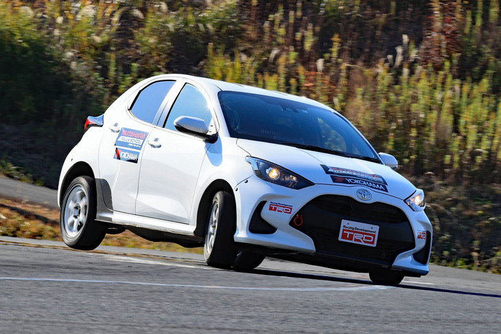 ドライブフィールは刷新された足まわりに加え、ロールケージの装着によるボディー剛性の強化が顕著。ドライブトレイン関連では、CUSCO製の機械式LSDが装備されている。