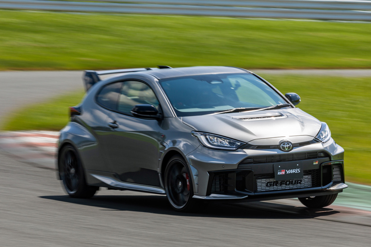 BLITZ ZZ-R SpecDSC PLUS　前期GRヤリスRZハイパフォ BLITZ ZZ-R SpecDSC PLUS 前期GRヤリスRZハイパフォ BLITZ ブリッツ 車