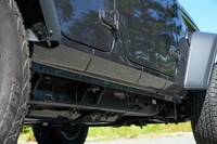 少しでも価格を抑えるためか、外装ではサイドステップが省かれている。販売店オプションでは用意があるので、気になる人はそれを装備するといいだろう。