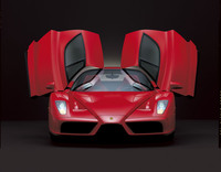 ミハエル・シューマッハーとともにフェラーリがF1を席巻していた2002年、その技術を投入してつくられたのが第4のスペチアーレ「エンツォ フェラーリ」だった。