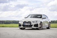 「B3 GT」と「B4 GT」は、前者が2019年に登場した「B3」の、後者が2022年にデビューした「B4」のマイナーチェンジ版。両モデル同時に改良進化版として登場した。写真は「B4 GTグランクーペ アルラット」。