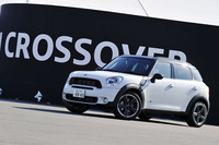 MINIクーパーS クロスオーバーALL4(4WD/6MT)【試乗記】